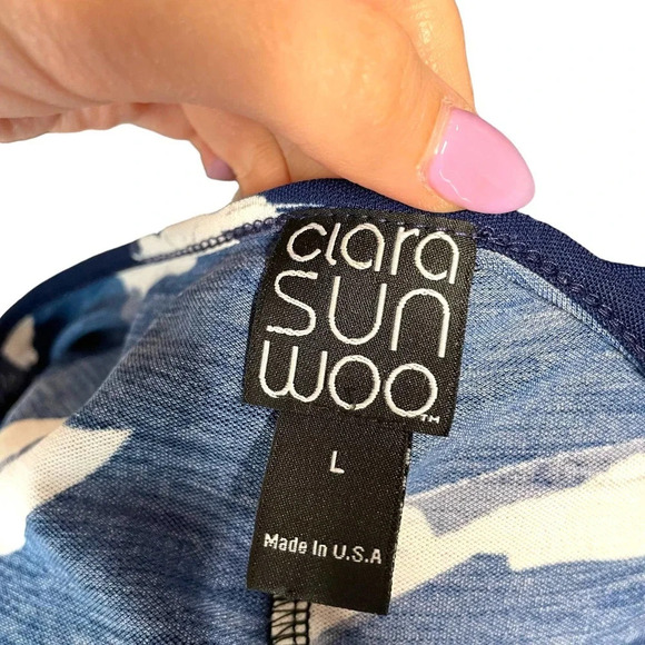 Clara Sunwoo Navy Blue White Floral Keyhole Tunic Top Size Large - Picture 6 of 6